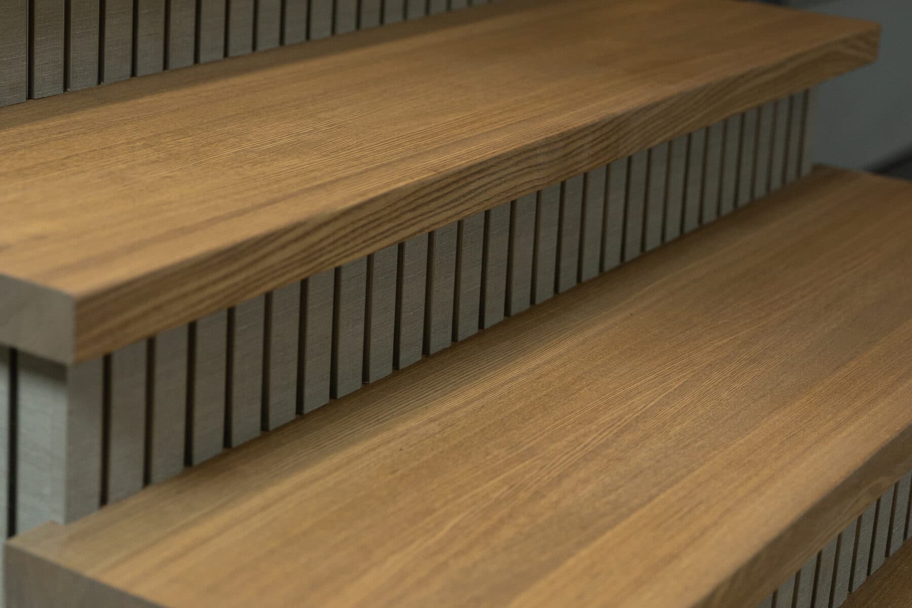 TAMO ash residential stairs — solid radial lamella — image 3